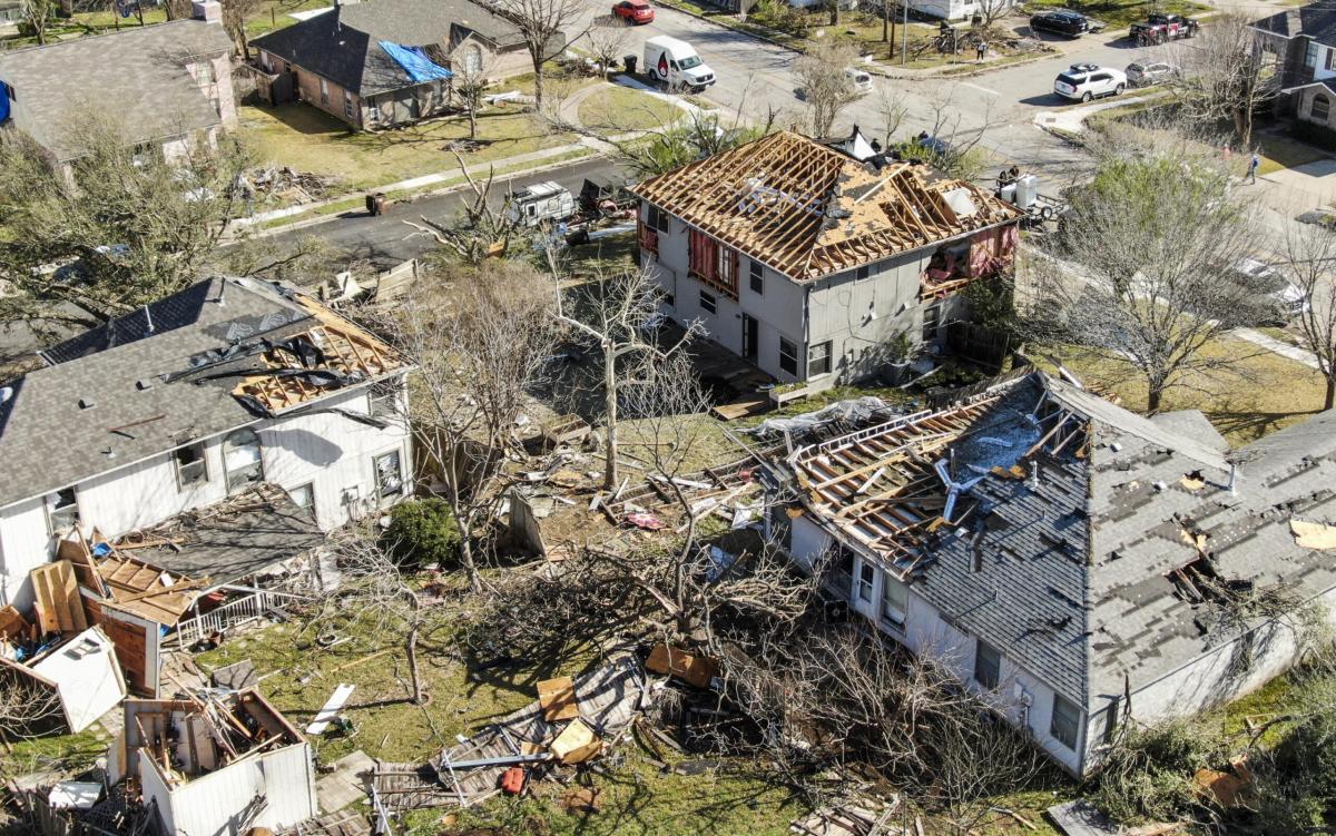 Usa, tornado in Texas e Lousiana: 300 mila persone senza corrente e…