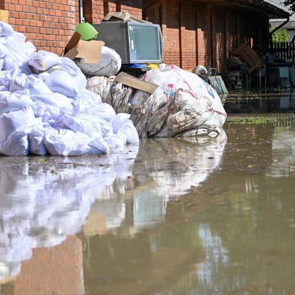 Allerta alluvione a Budapest? Ecco perché la città si prepara all’esondazione del Danubio: sarà la più grande dal 2013 | VIDEO