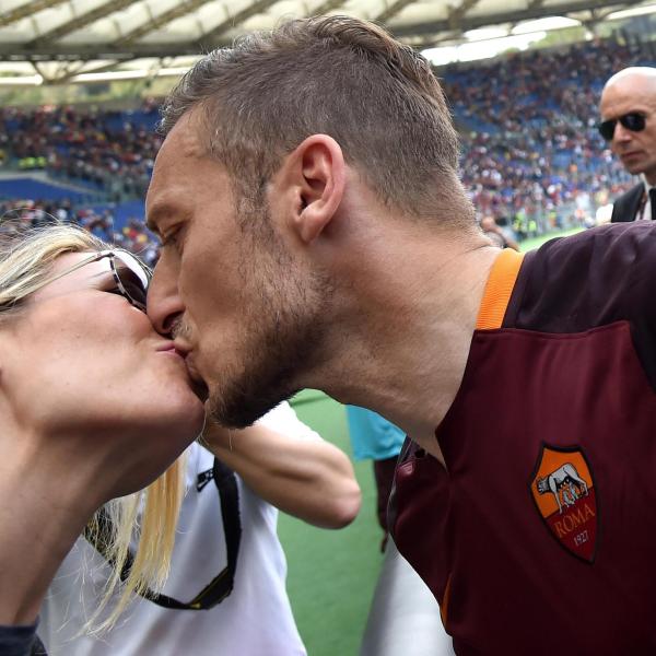 Ilary Blasi e Totti hanno fatto pace? Corona sgancia la bomba all’inizio del processo per la separazione