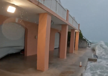 Bermuda, l’uragano Ernesto si dirige verso l’arcipelago: piogge e venti a 140 km\h | VIDEO