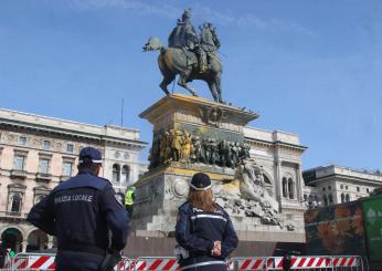 Ultima Generazione, vernice sulla statua di Vittorio Emanuele II in Piazza Duomo a Milano