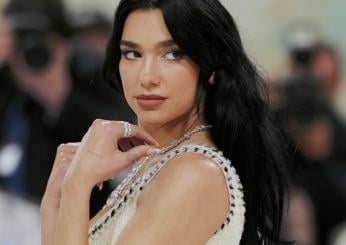 Dua Lipa esce allo scoperto con il nuovo fidanzato: chi è il regist…