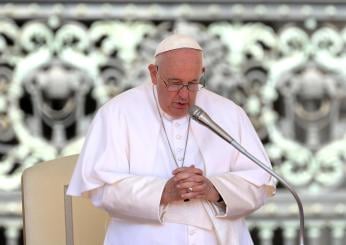 Papa Francesco incontra 200 artisti nella Cappella Sistina: “Interpretate il grido silenzioso dei poveri”