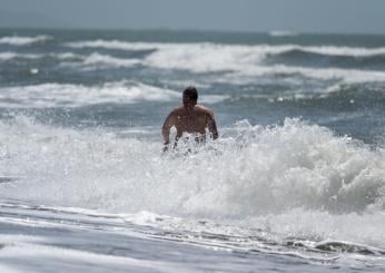 Pisa, doppia tragedia in spiaggia: due turisti muoiono annegati