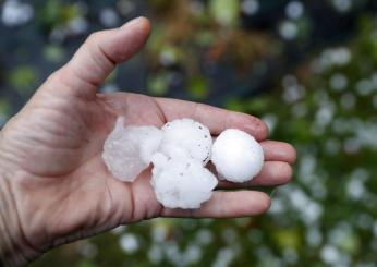 Tempesta di grandine nel mantovano ieri, danni a case ed auto | VIDEO