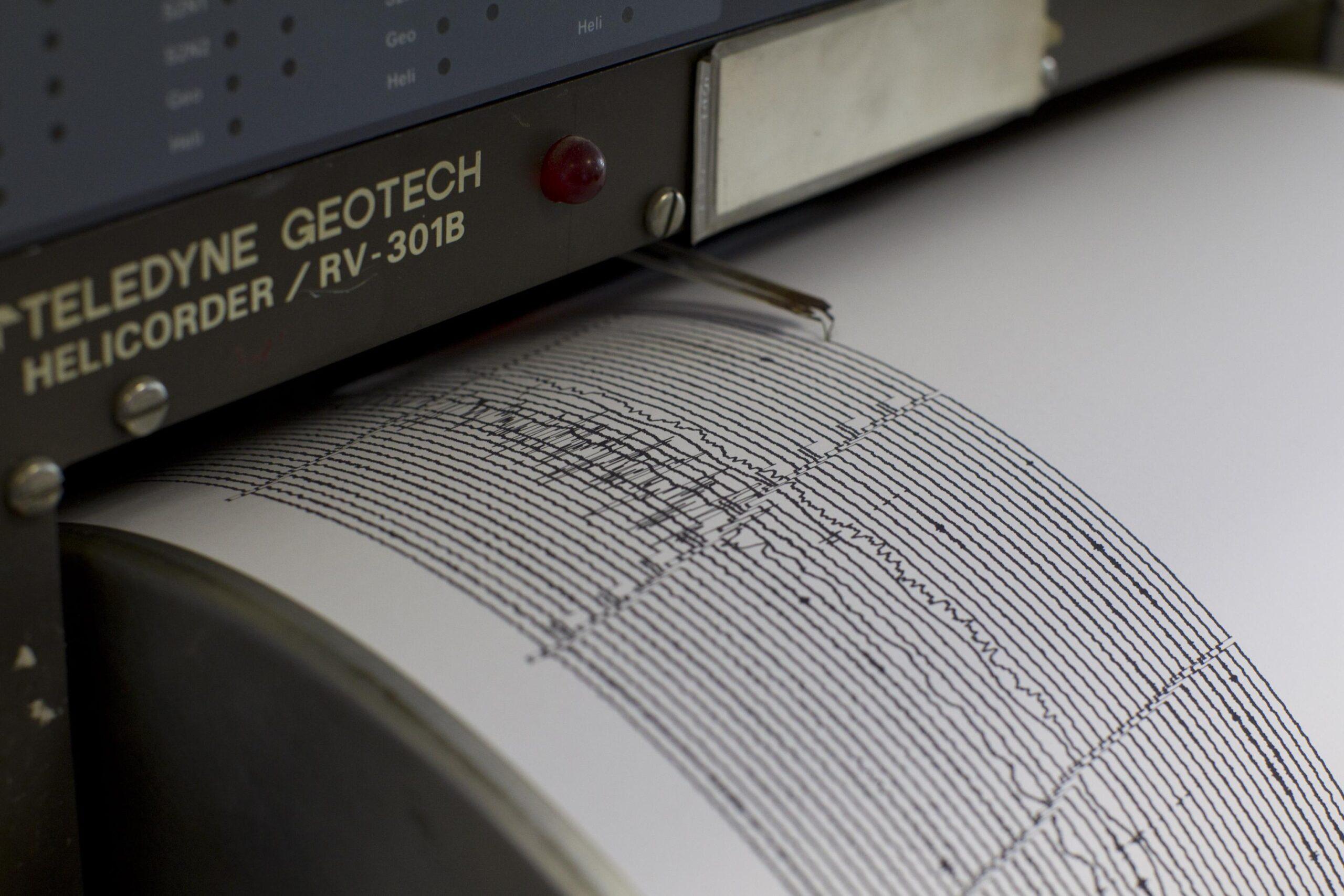 Potente terremoto nell’Oceano Pacifico vicino alle Isole Kermadec della Nuova Zelanda, rischio tsunami