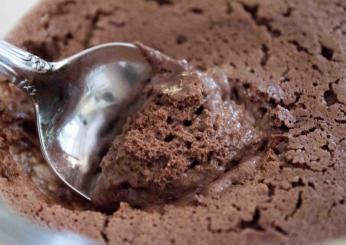 Come si fa la mousse al cioccolato, anche vegana, e senza uova