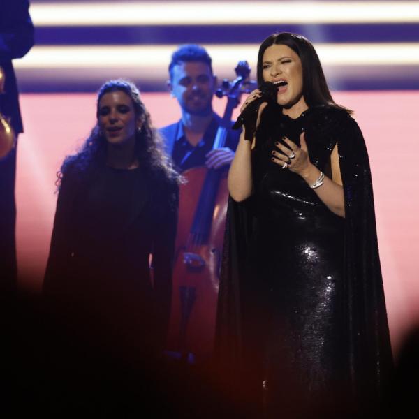 Laura Pausini, le storie d’amore della cantante: una vita tra palco e amore per la famiglia