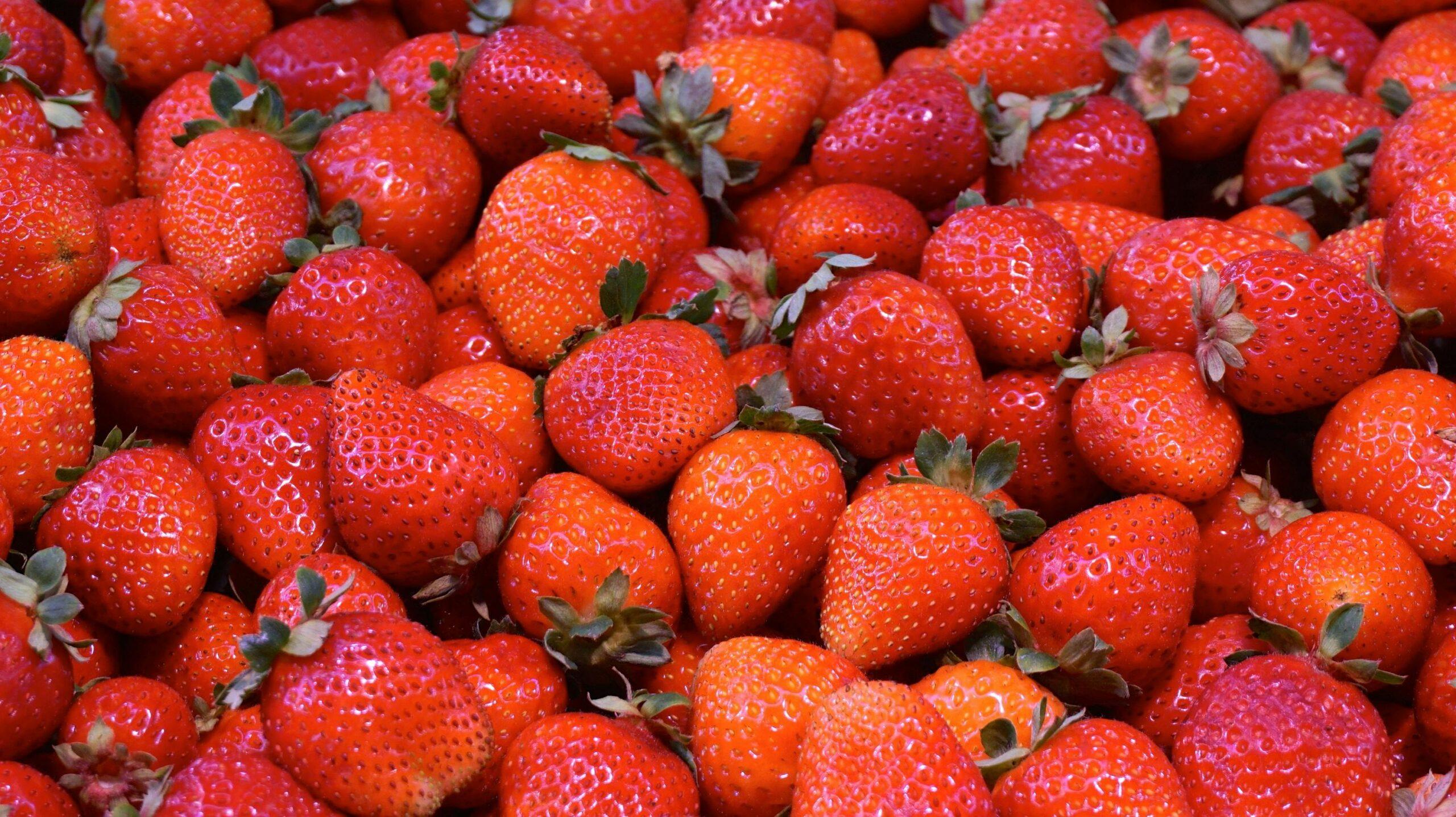 torta per la festa della mamma con le fragole