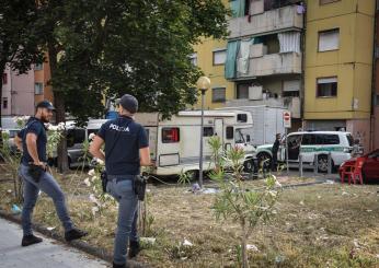 Milano, maxi sgombero in via Bolla: la polizia svuota gli appartame…