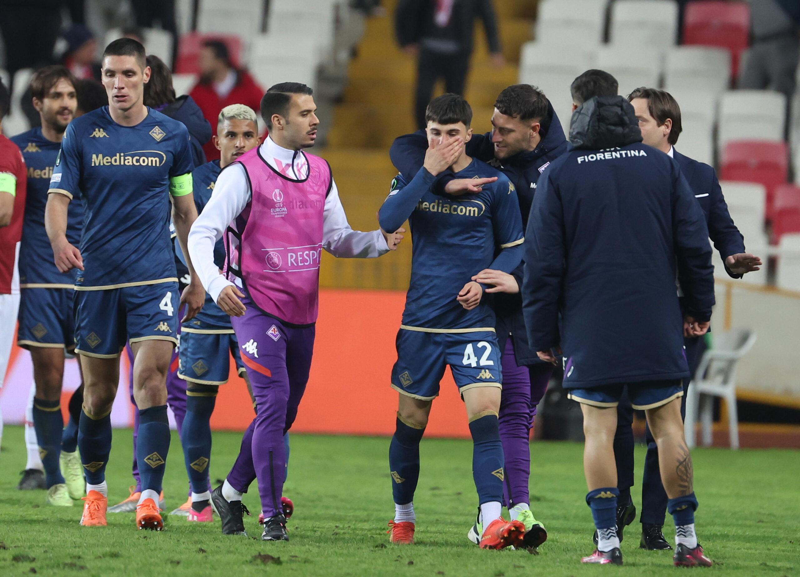 Follia in Conference, Alessandro Bianco (Fiorentina) subisce pugno da un tifoso: naso rotto!