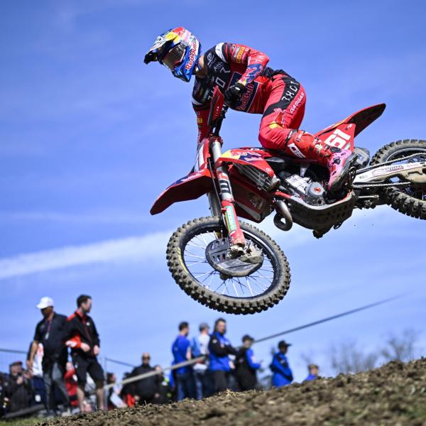 Mondiale Motocross, Prado brucia tutti in Germania e vola in testa …