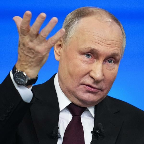 Guerra in Ucraina, Putin invita i cittadini russi a partecipare alle elezioni presidenziali: “Spetta a loro decidere sul futuro del Paese”