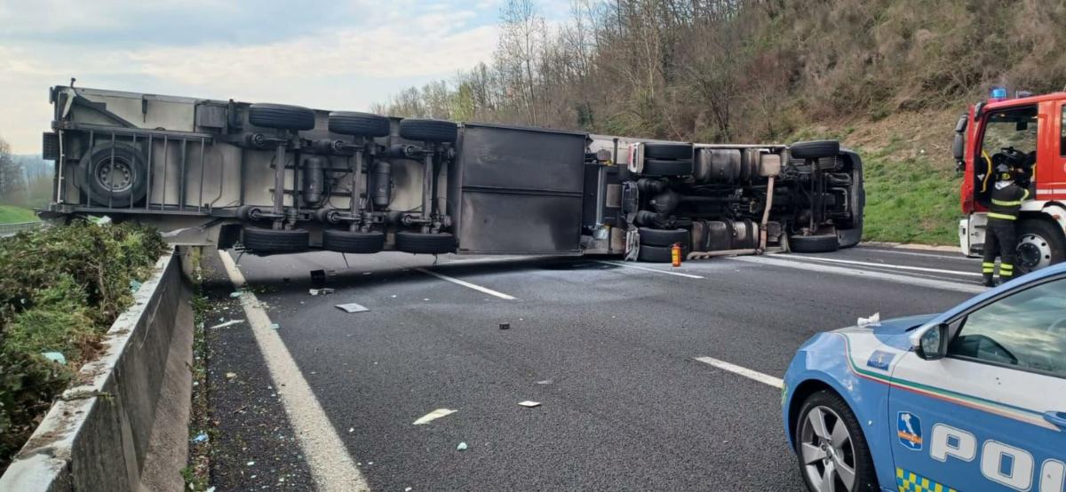 Frosinone Incidente Sull A All Altezza Di Ceprano Camion Si Ribalta Traffico In Tilt Verso