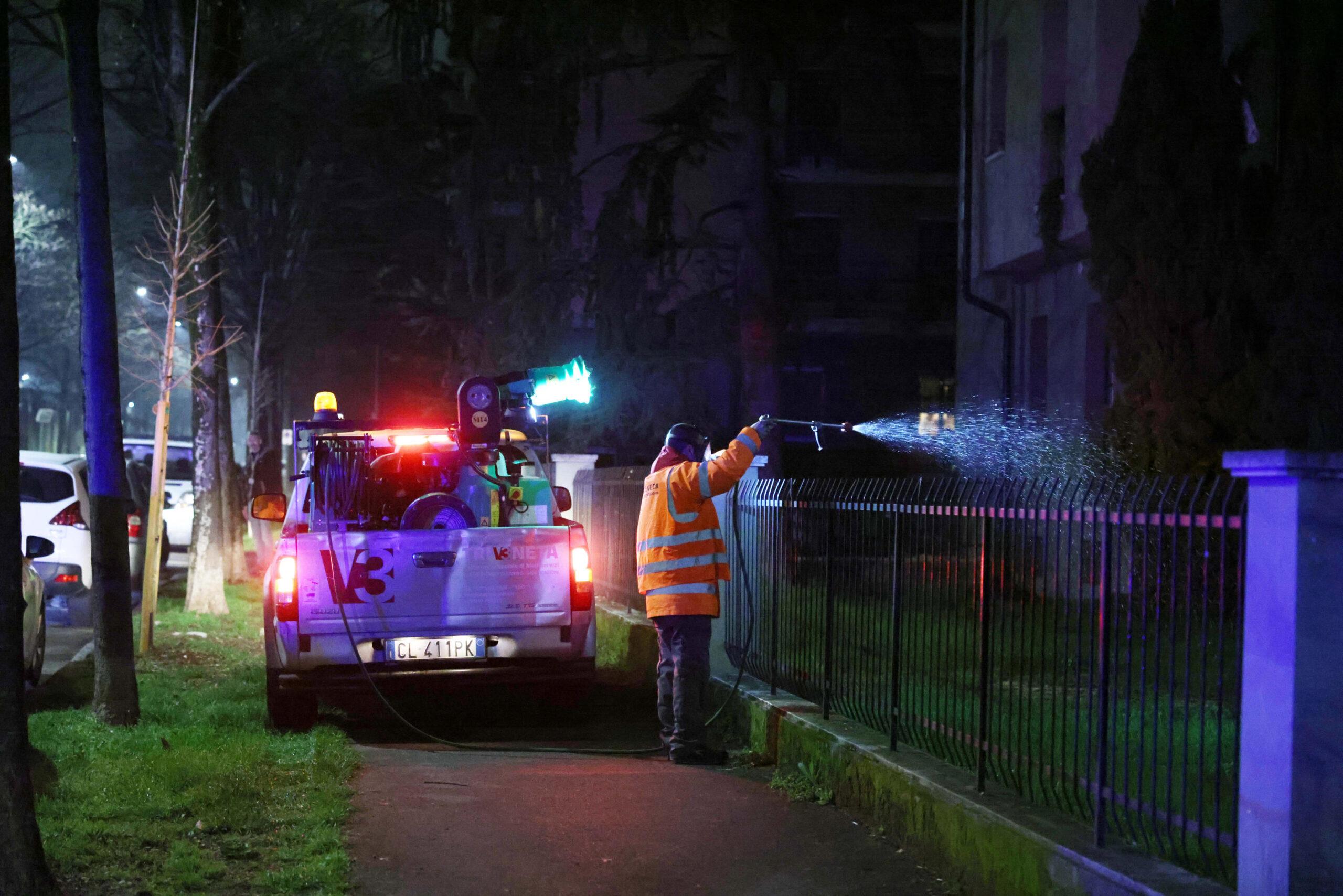 Francia, paura per il possibile aumento dei casi di dengue in vista di Parigi 2024: “Situazione senza precedenti”