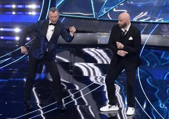 Perché l’Agcom ha multato la Rai? Per l’Autorità: “Il caso delle scarpe Upower di John Travolta a Sanremo è grave”