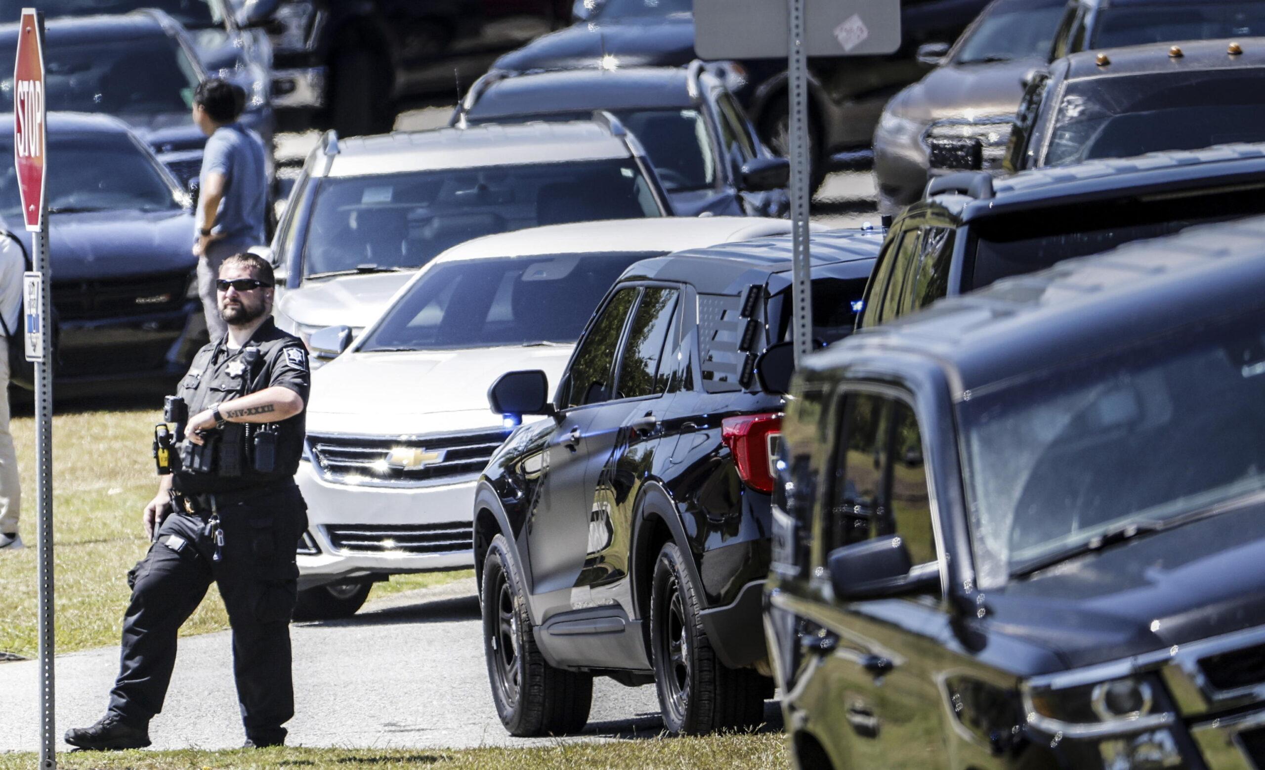 Chi è Colt Gray, il 14enne arrestato per la strage in una scuola di Winder, in Georgia? L’Fbi aveva chiesto di tenerlo d’occhio perché “pericoloso”