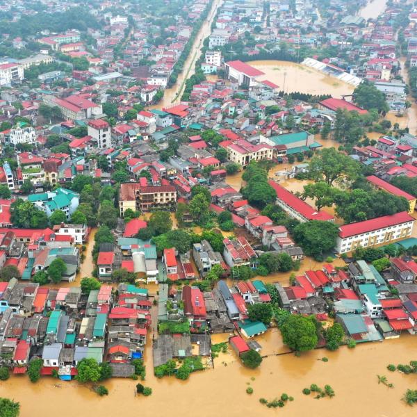 Vietnam, inondazioni dopo il passaggio del tifone Yagi: morte 82 persone e 64 dispersi, decine di migliaia di sfollati | FOTO E VIDEO