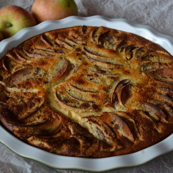 A merenda o colazione ecco la torta di pane e mele