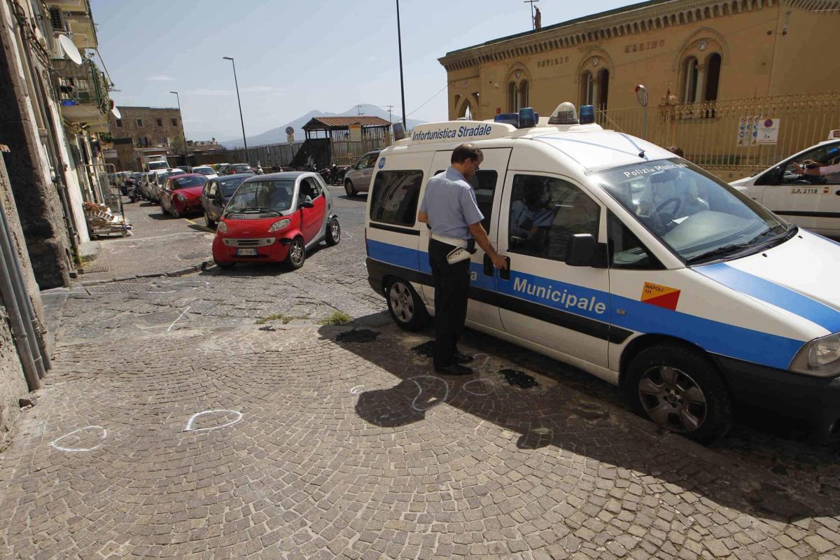 Chi è Corrado Finale, il 20enne morto nello scontro tra scooter e auto a Marano di Napoli: ferito l’amico. Investitore in caserma