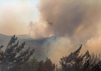 Grecia, incendi nei villaggi a Corfù: evacuate migliaia di persone