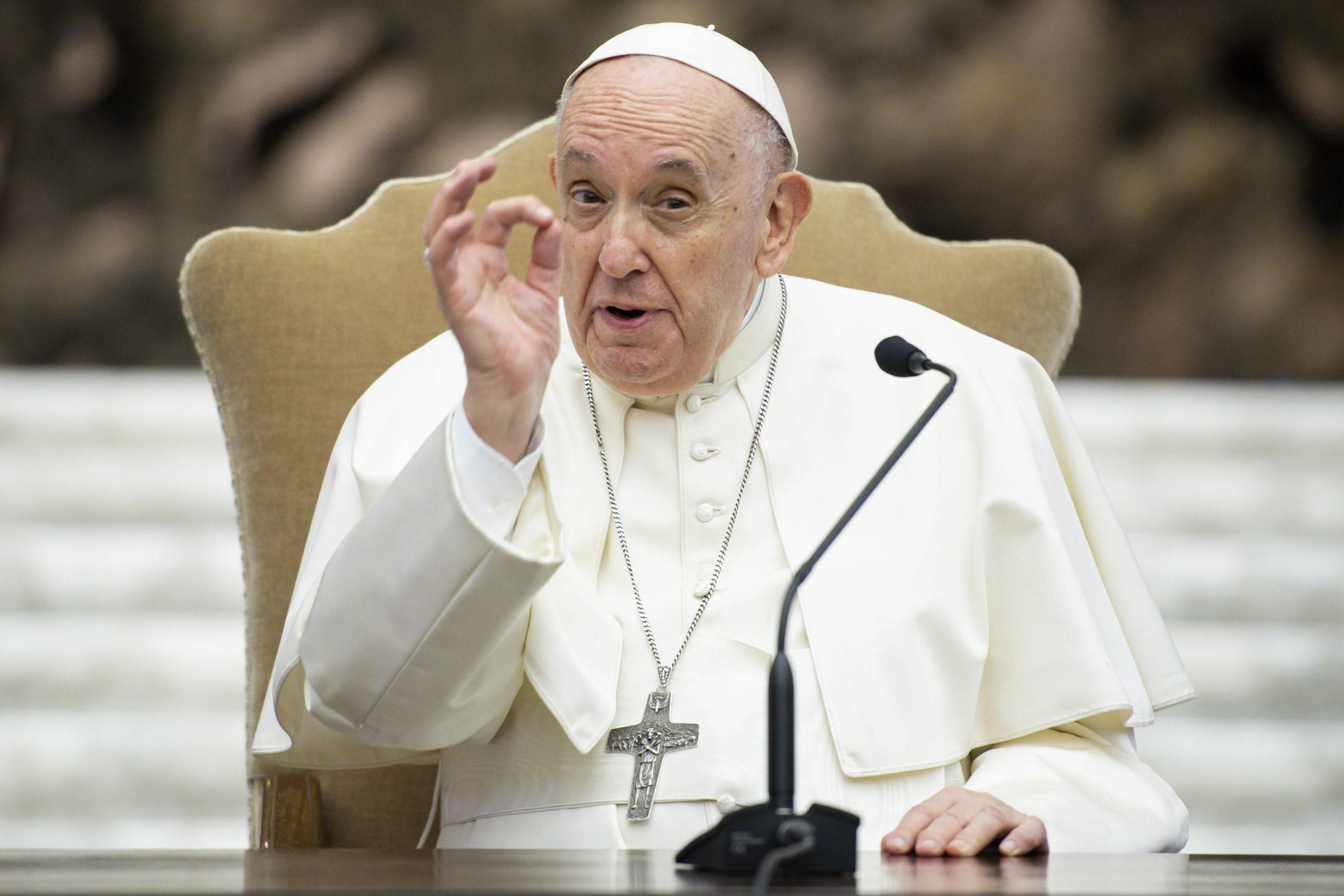 Papa Francesco su Giorgia Meloni: “Una donna premier è una sfida”