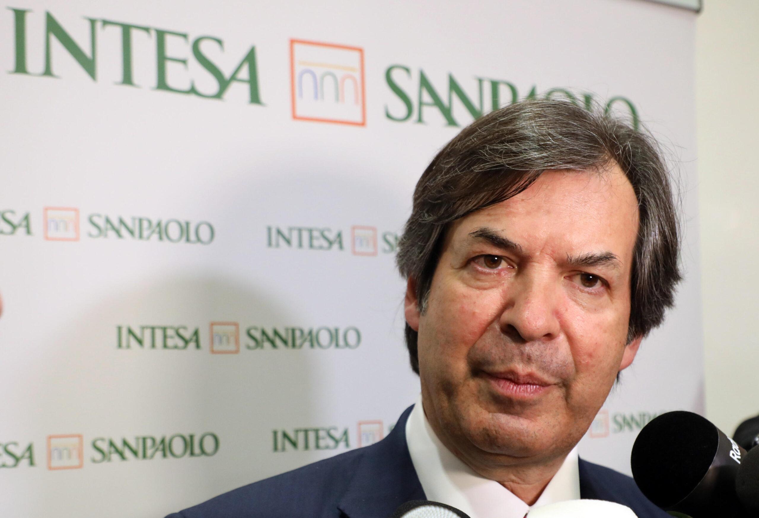 Banche, Intesa Sanpaolo resta in Abi ma revoca la delega per il rinnovo del contratto nazionale