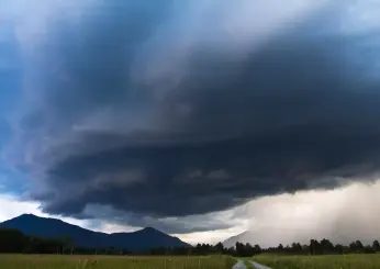 Maltempo, estate verso la fine: temperature giù di 10 gradi