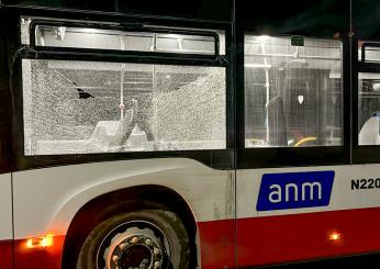 Napoli, autobus ANM vandalizzati nella notte. L’assessore: “Azione vigliacca”