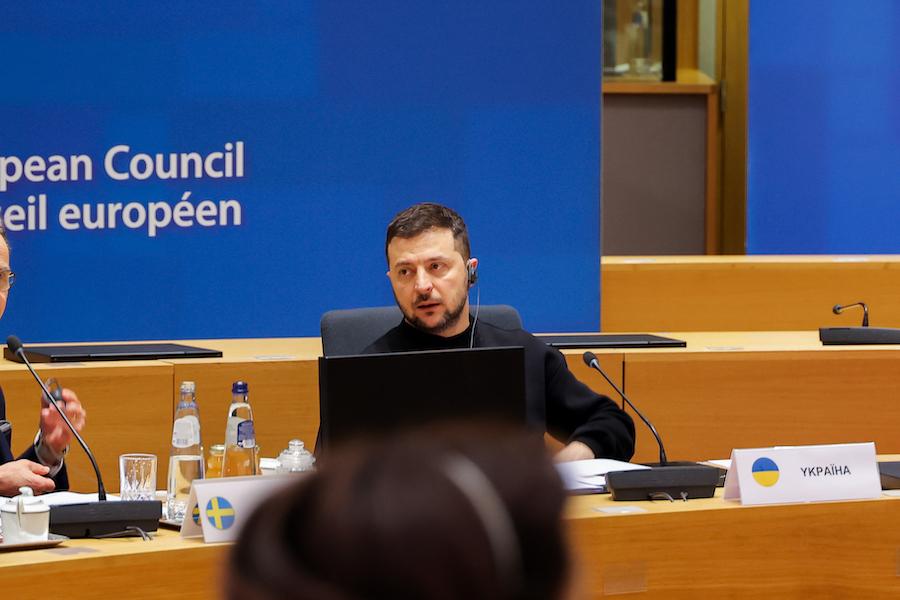 Armi più pesanti e iter di ingresso in Ue: Zelensky fa le sue richieste ed incontra Giorgia Meloni