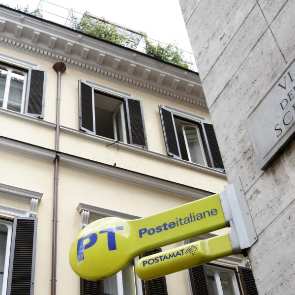 Poste Italiane premia i lavoratori: settimana corta, aumenti stipendio e bonus 1.000€. Più soldi in tasca per 120.000 lavoratori. Ecco chi festeggia!  