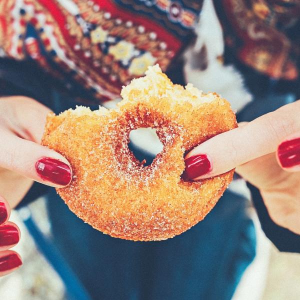 Come fare le frittelle di mele gonfie e super morbide