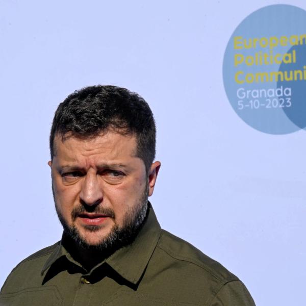 Ucraina, Zelensky: “Hamas come la Russia, uno Stato terrorista”