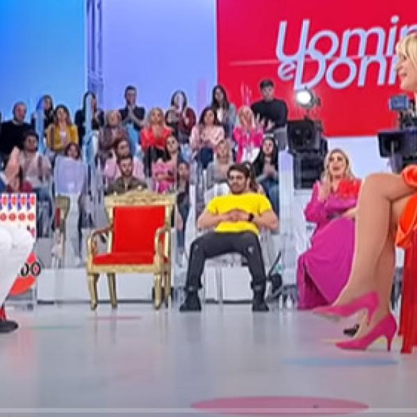 Uomini e Donne anticipazioni registrazione 9 maggio: Gemma e Tina all’attacco contro Elio