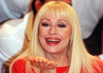 Raffaella Carrà, “Pedro” fa ballare i socialisti spagnoli in piazza dopo le elezioni