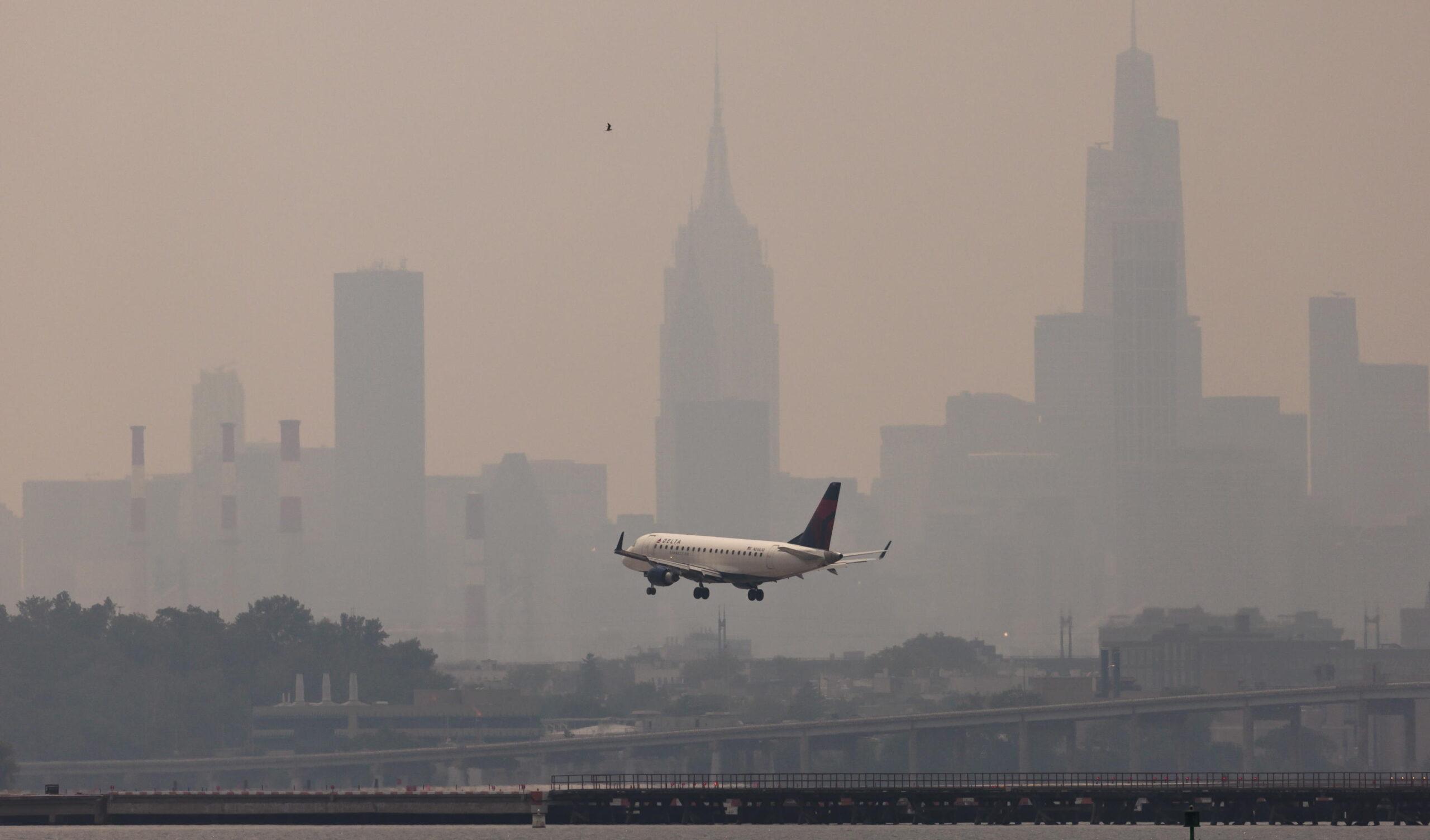 Tragedia su un volo per New York, morto 11enne: aveva problemi pregressi