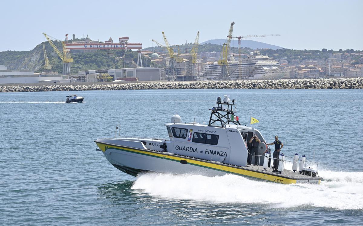 Sicilia, l’antidroga e la Gdf sequestrano sei tonnellate di cocaina…