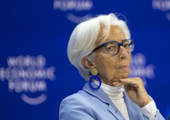 Bce, Lagarde sul taglio dei tassi: “È prematuro parlarne, per ora fermi al 4,5%”. E sul Medioriente: “Dal conflitto rischio inflazione”