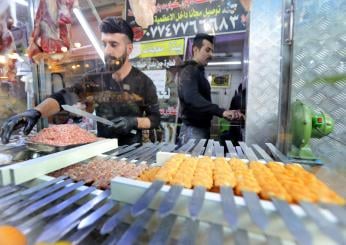 Germania, rabbia per il ‘caro-kebab’: il piatto turco arriva a costare fino a 10 euro, si pensa al prezzo calmierato | VIDEO