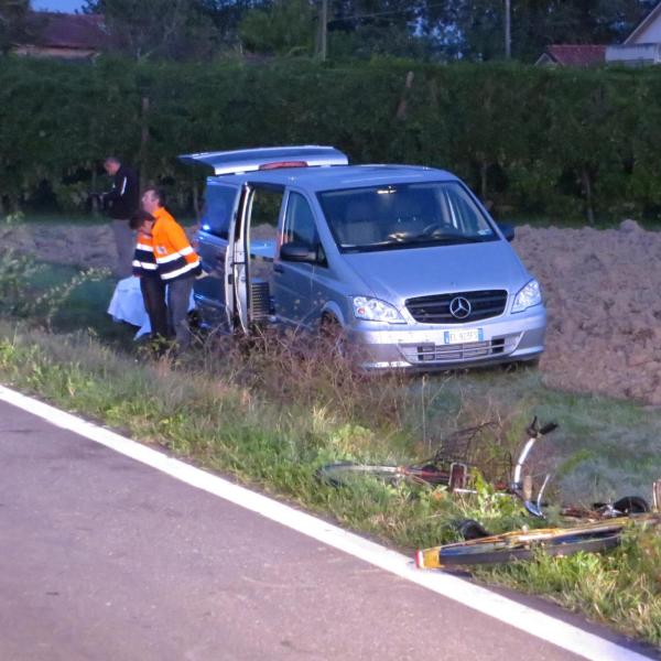 Ragusa, incidente a Scoglitti: camion travolge un gruppo di ciclisti, un morto e due feriti