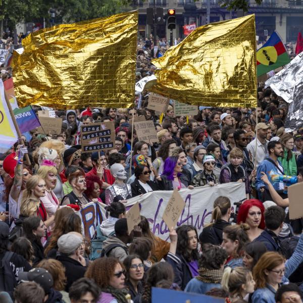 Francia, nove arrestati e tre agenti feriti dopo il corteo di oggi a Parigi contro Rn | VIDEO