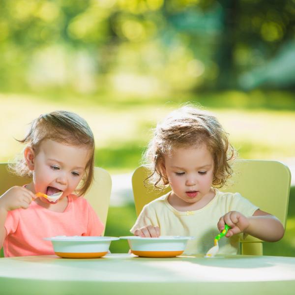 Cosa far mangiare ai bimbi con il caldo? Alimenti consigliati e da evitare