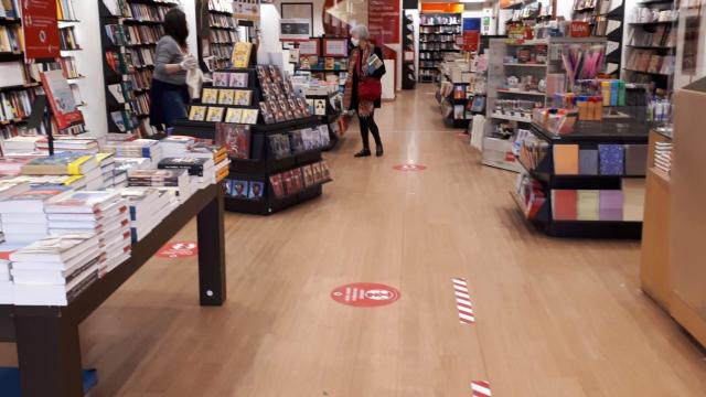 Feltrinelli, dipendenti in agitazione, Fisascat: “Neo assunti discriminati con il salario di ingresso”