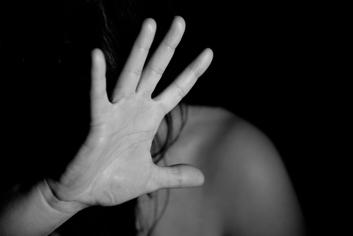 Victim blaming: cos’è e quali sono le caratteristiche del fenomeno …