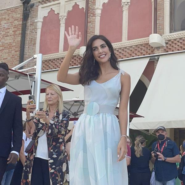 Venezia 79, Rocío Muñoz Morales nel tradizionale photocall: le nostre foto