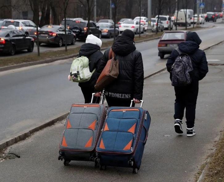 Le testimonianze dall’Ucraina. Tra bancomat senza soldi e confini bloccati