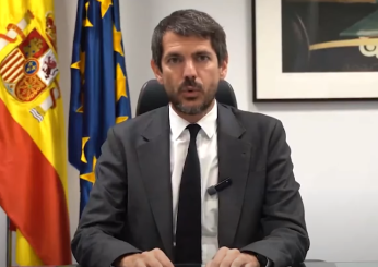 Spagna, il governo inizia le procedure per mettere al bando la Fondazione Franco. Il ministro della Cultura Urtasun: “Rispetteremo la  legge sulla memoria democratica” | VIDEO