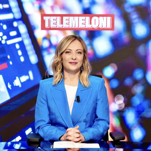 Perché sta facendo discutere tanto il video di Giorgia Meloni che sui social lancia “TeleMeloni”: “Questa è l’unica originale, le altre sono fake news della sinistra” | VIDEO