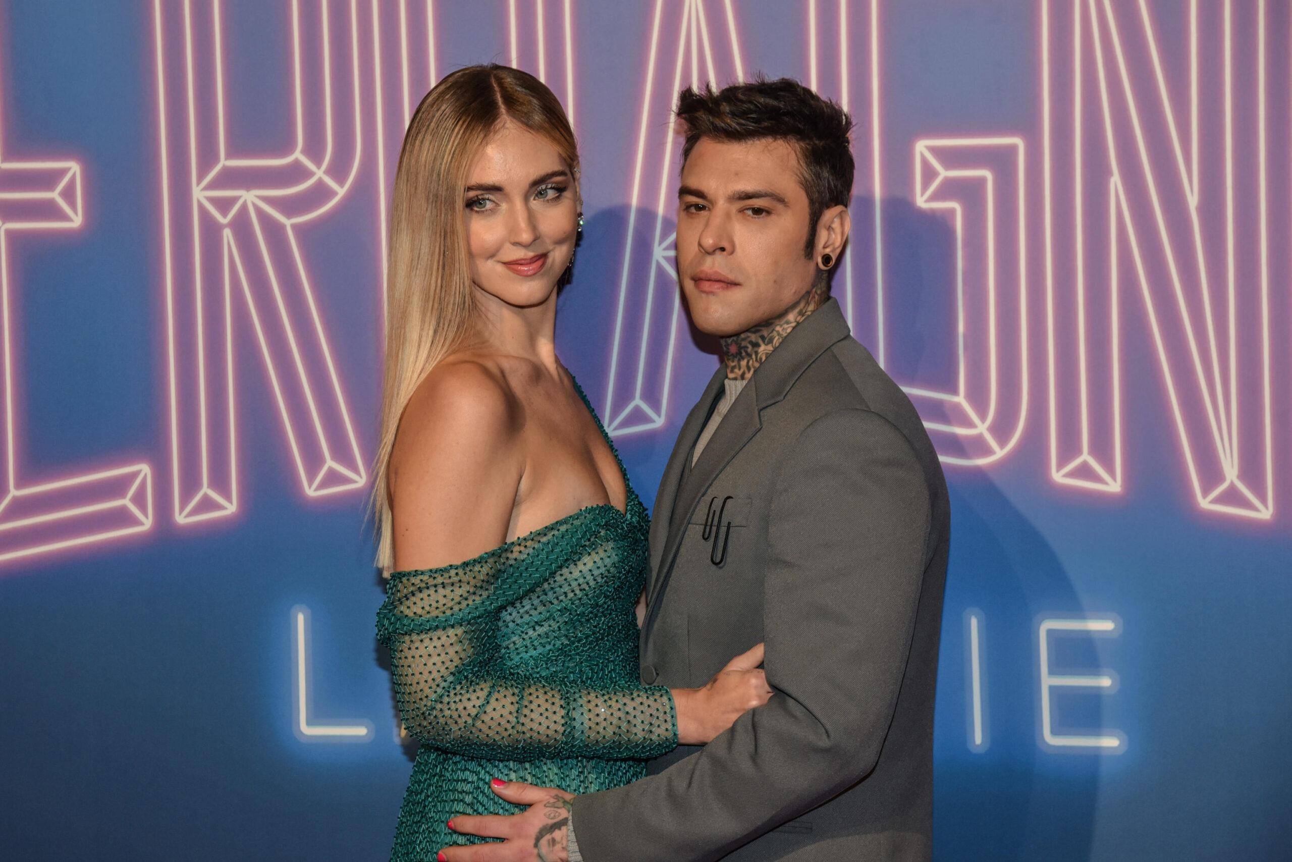 Fedez e Chiara Ferragni in crisi? Spuntano le prime foto insieme dopo il Festival di Sanremo: i due paparazzati per le strade di Milano