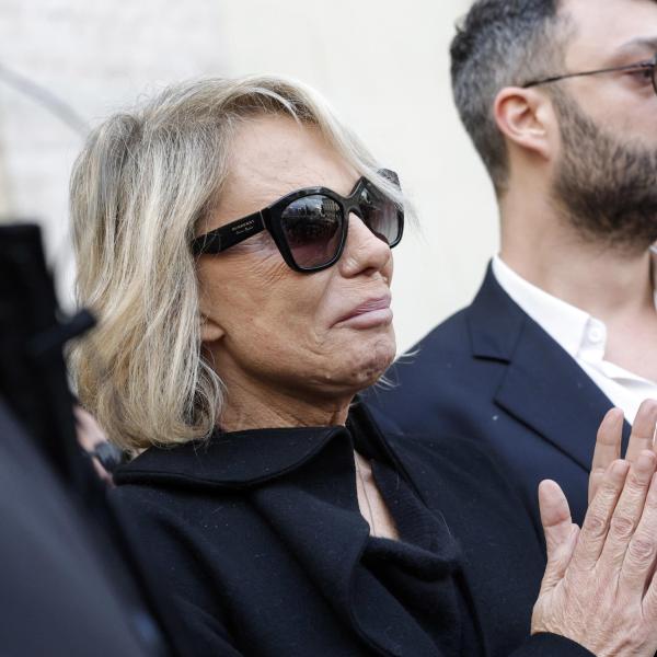 Maria De Filippi: il messaggio per Maurizio Costanzo a C’è posta per te